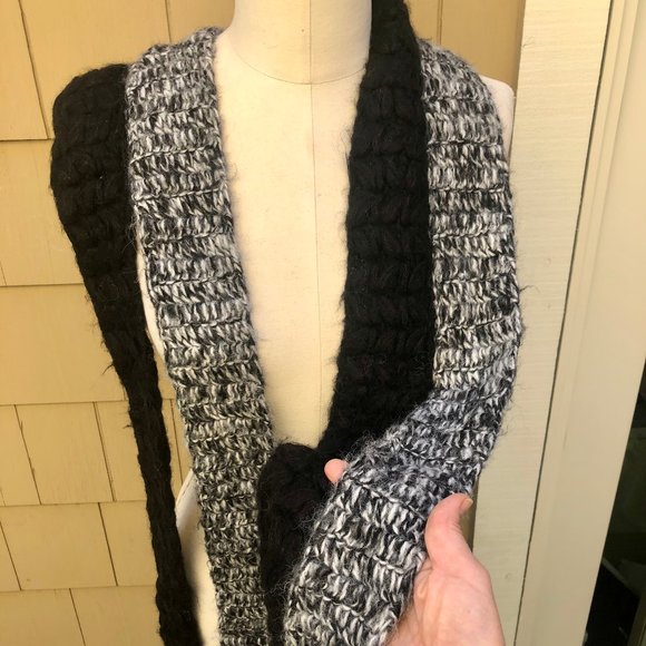 MARLED BLACK & CREAM ALPACA SCARF - Picture 2 of 5